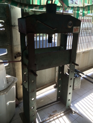 ขายแท่นไฮโดรลิคมือโยก 30 ตัน ขายแท่นไฮโดรลิคมือโยก 30 ตัน