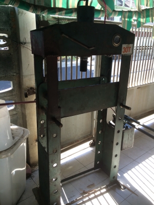 ขายแท่นไฮโดรลิคมือโยก 30  ตัน