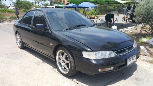 ฮอนด้าแอ็คคอร์ดไฟท้ายก้อนเดียว