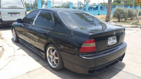 ฮอนด้าแอ็คคอร์ดไฟท้ายก้อนเดียว