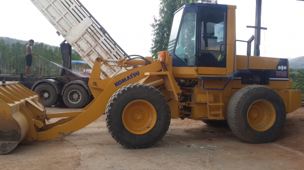 ขายรถตัก WA 180-1 สภาพสวยๆคับ พร้อมใช้งาน ขายรถตัก WA 180-1 สภาพสวยๆคับ พร้อมใช้งาน