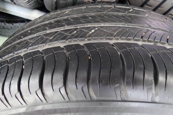 ล้อเดิมวีโก้ตัวสูงพร้อมยางมิชลิน 265/65R17 ปี 12 ขาย10000บาท 081-7570077