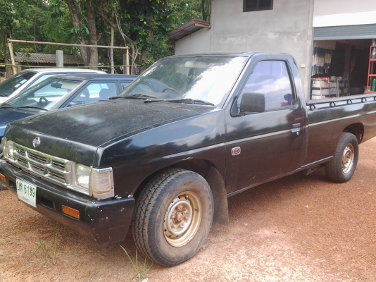 NISSAN BIGM 2.5 ฝาแดง ปี37 หน้าโง่ แอร์เย็น ภายในสวย คัชีมีปะครับ ภาษีขาด 2ปีครึ่ง