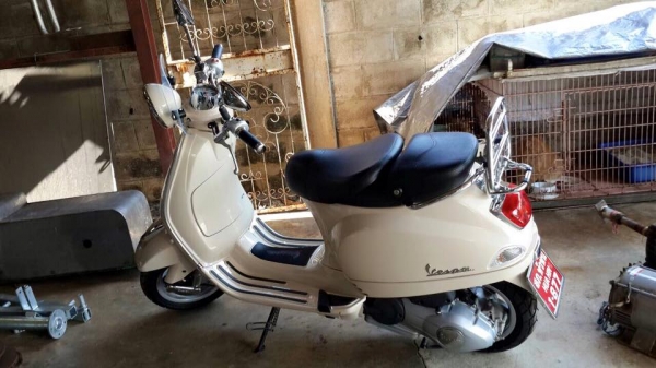 ขายเวสป้า LX 150 3VIE สีครีม