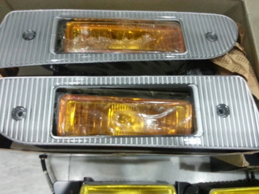 ขายไฟ สปอร์ตไลท์ ออฟโรด ไฟใต้กันชน และ ไฟถอย ขายไฟ สปอร์ตไลท์ ออฟโรด ไฟใต้กันชน และ ไฟถอย