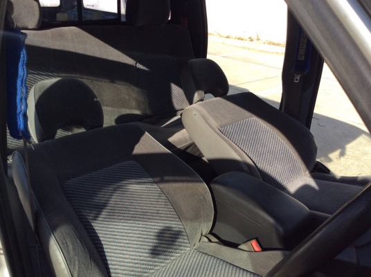 ขายรถกระบะ ฟอร์ด เรนเจอร์ 4ประตู ปี01 เครื่องดีเซลเดิม 2.9 เกียร์ออโต้ ตัวท็อป เพาเวอร์ ไฟฟ้าทั้งคัน airbag2ใบ เบรคabs ภายในสวยมากๆเดิมๆสะอาดเบาะสวยมาก แอร์เย็นฉ่ำ ตัวถังสวยเดิมๆบางเดิมๆทุกชิ้น ห้องเครื่องเดิม สีเงาสวยบางทั้งคัน คัสซีสวย เครื่องแน่น รถขับ