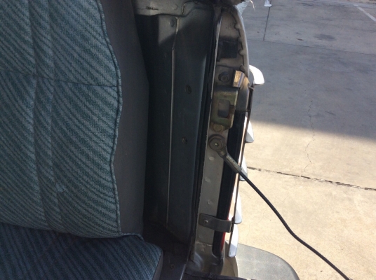 ขายรถกระบะ ฟอร์ด เรนเจอร์ 4ประตู ปี01 เครื่องดีเซลเดิม 2.9 เกียร์ออโต้ ตัวท็อป เพาเวอร์ ไฟฟ้าทั้งคัน airbag2ใบ เบรคabs ภายในสวยมากๆเดิมๆสะอาดเบาะสวยมาก แอร์เย็นฉ่ำ ตัวถังสวยเดิมๆบางเดิมๆทุกชิ้น ห้องเครื่องเดิม สีเงาสวยบางทั้งคัน คัสซีสวย เครื่องแน่น รถขับ