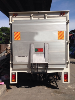 ขายดาวน์รถบรรทุกอีซูซุ6ล้อรุ่น nmr130แรงม้า