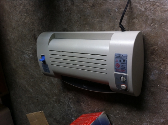 เครื่องเคลื่อบบัตร Asmix  ใช้กับกระดาษได้ถึง A 4 ปรับตั้งอุณหภูมิความร้อนได้