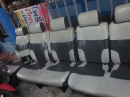 เบาะรถตู้
