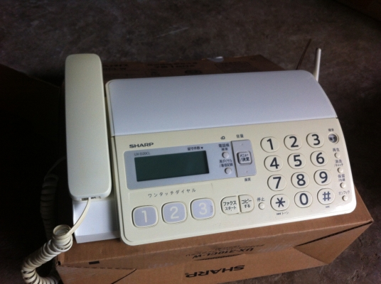 เครื่องFax และโทรศัพท์ และ COPY ยี่ห้อ SHARP แบบใช้แผ่นฟิล์มซึ่งมีความชัดมาก