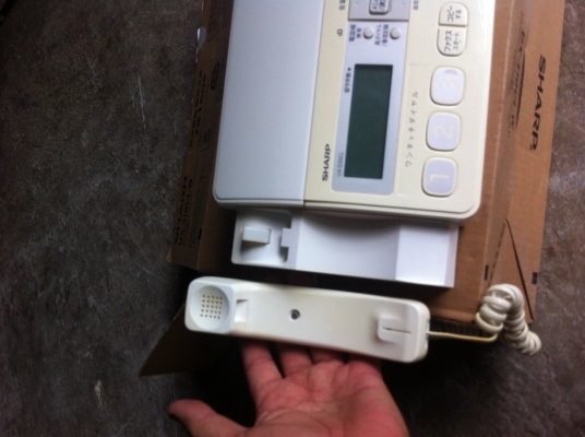 เครื่องFax และโทรศัพท์ และ COPY ยี่ห้อ SHARP แบบใช้แผ่นฟิล์มซึ่งมีความชัดมาก