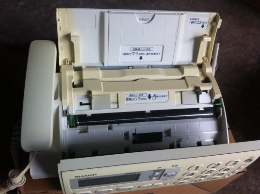 เครื่องFax และโทรศัพท์ และ COPY ยี่ห้อ SHARP แบบใช้แผ่นฟิล์มซึ่งมีความชัดมาก