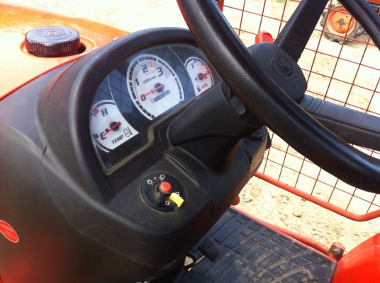 ขายคูโบต้าB2420สภาพเดิมๆพร้อมโครงกันอ้อยรถพร้อมใช้งานคับ ขายคูโบต้าB2420สภาพเดิมๆพร้อมโครงกันอ้อยรถพร้อมใช้งานคับ