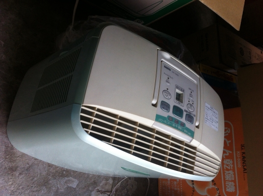 เครื่องฟอกอากาศ สองระบบ SANYO จากญี่ปุ่น มีระบบฟอกอากาศด้วยการะเหยตัวของน้ำโดยไม่ผ่านความร้อน