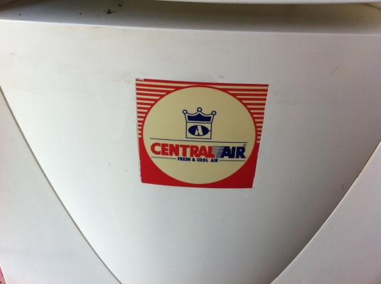 แอร์เคลื่อนที่ CENTRAL AIR ขนาด 9000 BTU. มีท่ออ่อนนำลมร้อนไปทิ้งนอกห้อง