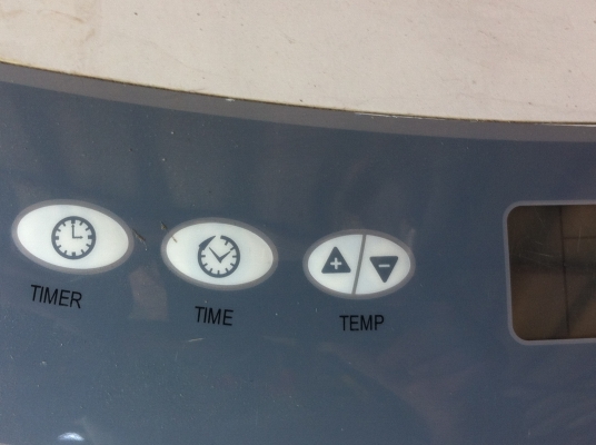 แอร์เคลื่อนที่ CENTRAL AIR ขนาด 9000 BTU. มีท่ออ่อนนำลมร้อนไปทิ้งนอกห้อง