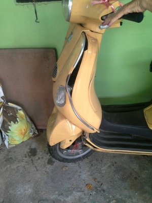 ขาย Vespa LX125ie สีเหลือง ราคาถูกตามสภาพครับ