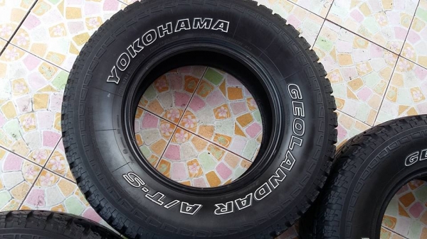 ขายครับเผื่อท่านใดหาใช้อยู่ yokohama  265/70/16  1 ชุดครับ