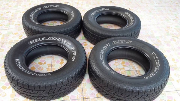 ขายครับเผื่อท่านใดหาใช้อยู่ yokohama  265/70/16  1 ชุดครับ