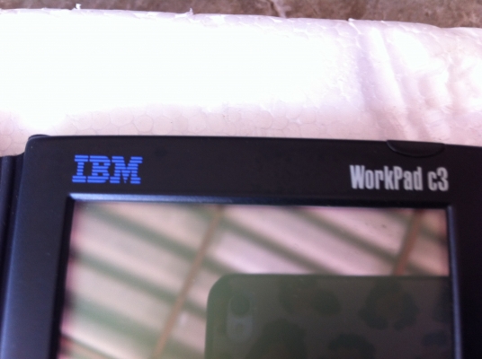 โทรศัพท์สมาร์ทโฟน SHARP สภาพสวยน่าจะใหม่เก่าเก็บมา มีซองเก็บมาด้วย(มีแค่สองอัน)