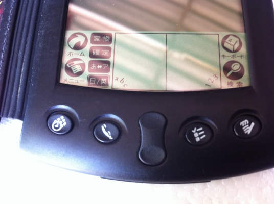 โทรศัพท์สมาร์ทโฟน SHARP สภาพสวยน่าจะใหม่เก่าเก็บมา มีซองเก็บมาด้วย(มีแค่สองอัน)