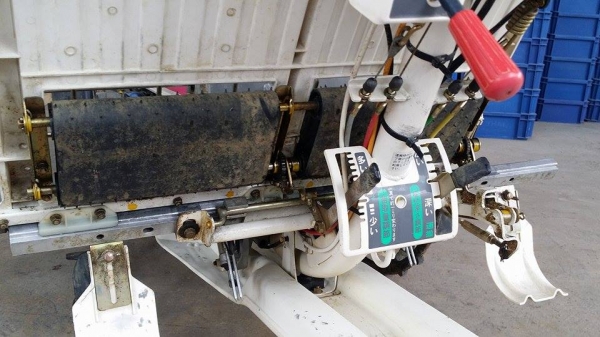 รถดำนา ISEKI  รุ่น SANAE 25  เก่าญี่ปุ่น ดำนา 2 แถว  ขนาดกระทัดรัด สภาพสวย เครื่องยนต์ติดง่าย สภาพพร้อมใช้งาน ไม่เคยใช้งานในไทย