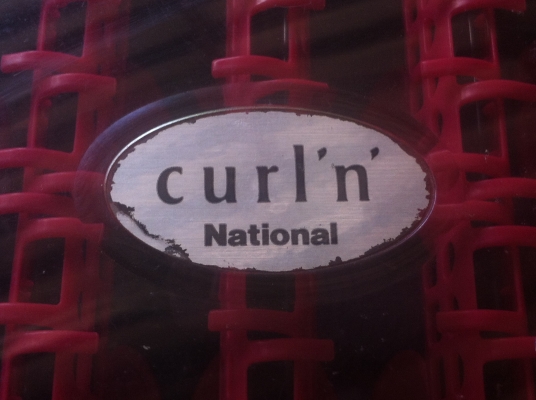 โรลม้วนผมไฟฟ้าไร้สาย National  รุ่น CURLN แบบเอาที่เป็นลูกมัวนมาเสียบตรงแกนเพื่อให้ร้อน