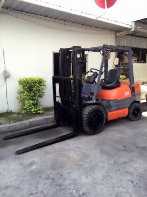 ขายด่วนรถยกโฟร์คลิฟท์ดีเซล ยี่ห้อ TOYOTA รุ่น 6FD-30