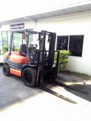 ขายด่วนรถยกโฟร์คลิฟท์ดีเซล ยี่ห้อ TOYOTA รุ่น 6FD-30