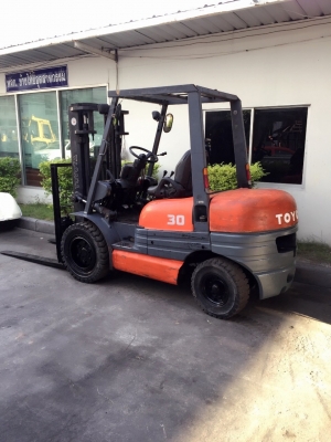 ขายด่วนรถยกโฟร์คลิฟท์ดีเซล ยี่ห้อ TOYOTA รุ่น 6FD-30