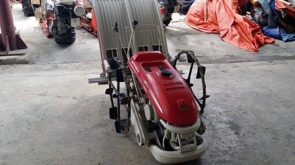 รถดำนา  MITSUBISHI รุ่น MP25  เก่าญี่ปุ่น ดำนา 2 แถว  ขนาดกระทัดรัด สภาพสวย เครื่องยนต์ติดง่าย สภาพพร้อมใช้งาน ไม่เคยใช้งานในไทย