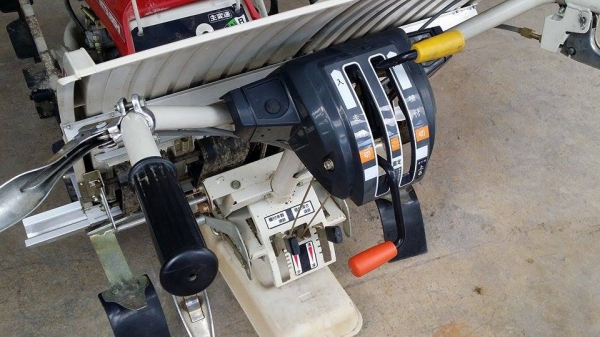 รถดำนา  MITSUBISHI รุ่น MP25  เก่าญี่ปุ่น ดำนา 2 แถว  ขนาดกระทัดรัด สภาพสวย เครื่องยนต์ติดง่าย สภาพพร้อมใช้งาน ไม่เคยใช้งานในไทย