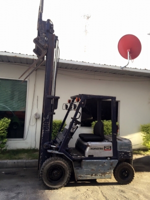 ขายด่วนรถยกโฟร์คลิฟท์ดีเซล ยี่ห้อKOMAT'SU รุ่น FD20-11