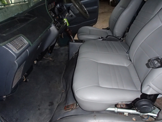 รถตู้หลังคาสูงปี43เครื่องดีประหยัด 2JZ 2ระบบแก็สLPG+เบ็นซินเบาะ5แถวพร้อมทำเงิน  (ขายตัด 155000 ก่อน 15 กค.นะครับ)