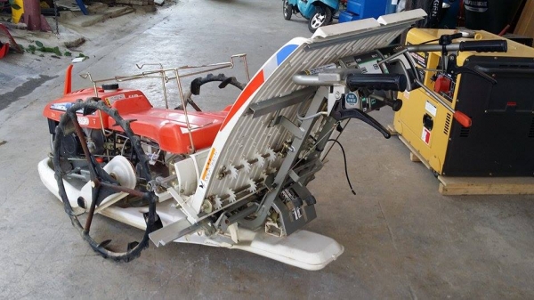 รถดำนา  KUBOTA รุ่น SP-2  เก่าญี่ปุ่น ดำนา 2 แถว  ขนาดกระทัดรัด สภาพสวย เครื่องยนต์ติดง่าย สภาพพร้อมใช้งาน ไม่เคยใช้งานในไทย