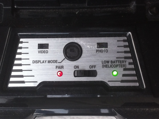 เฮลิคอปเตอร์ติดกล้องสามารถถ่าย VDO ถ่ายภาพได้ มีที่เสียบการ์ดSD เพื่อบันทึกเก็บได้