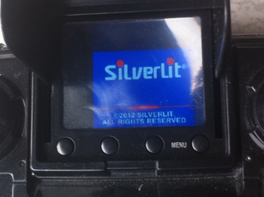 เฮลิคอปเตอร์ติดกล้องสามารถถ่าย VDO ถ่ายภาพได้ มีที่เสียบการ์ดSD เพื่อบันทึกเก็บได้