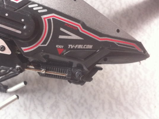 เฮลิคอปเตอร์ติดกล้องสามารถถ่าย VDO ถ่ายภาพได้ มีที่เสียบการ์ดSD เพื่อบันทึกเก็บได้