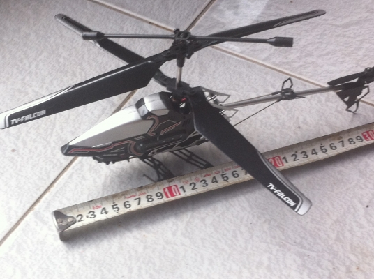 เฮลิคอปเตอร์ติดกล้องสามารถถ่าย VDO ถ่ายภาพได้ มีที่เสียบการ์ดSD เพื่อบันทึกเก็บได้