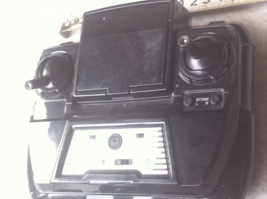 เฮลิคอปเตอร์ติดกล้องสามารถถ่าย VDO ถ่ายภาพได้ มีที่เสียบการ์ดSD เพื่อบันทึกเก็บได้