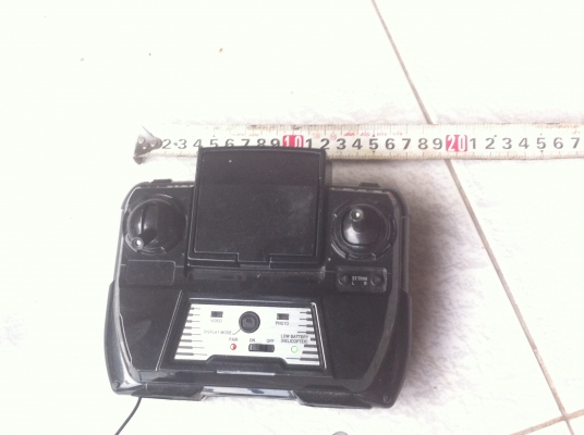 เฮลิคอปเตอร์ติดกล้องสามารถถ่าย VDO ถ่ายภาพได้ มีที่เสียบการ์ดSD เพื่อบันทึกเก็บได้