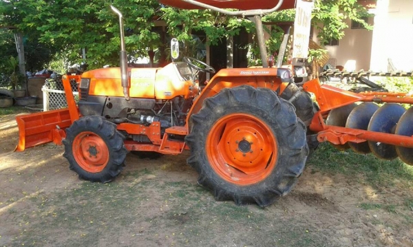 ขายรถไถ KUBOTA L4508 สภาพสวยพร้อมใช้งาน เครื่องดี อุปกรณ์ดันหน้า-ผานหลัง สนใจโทร 090-8588220คุณนะ 093-3258446คุณบิว ID:narong498 หรือเข้าดูสินค้าอื่นๆได้ที่ www.truck.in.th/498 หรือเพจFacebook ณรงค์ ซื้อขายรถมือสอง (เว็บไซต์ส่วนตัว) หรือFacebook ตลาดรถมือ