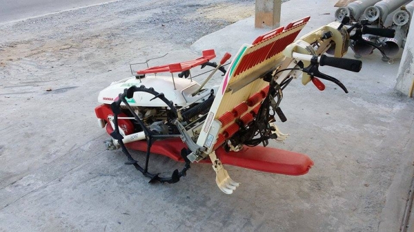 รถดำนา YANMAR รุ่น AP200 เก่าญี่ปุ่น  ดำนา 2 แถว  ขนาดกระทัดรัด สภาพสวยมาก  เครื่องยนต์ติดง่าย