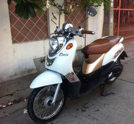 Yamaha Fino Classic ขาว น้ำตาลทอง ชุดหน้าโครมเมี่ยม สวยใหม่