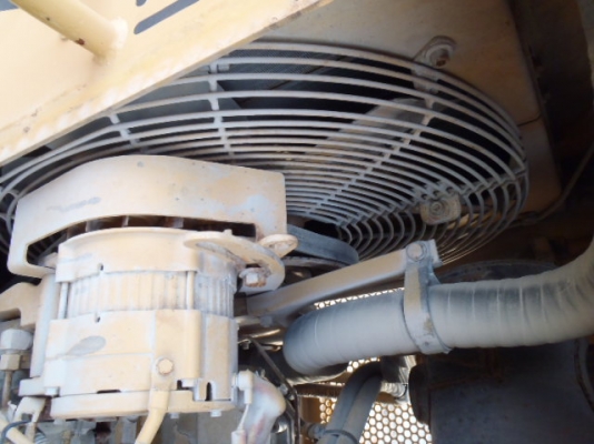 CAT D5M   ปี2000  1**** ชม. ใครหาอยู่ติดต่อมาได้เลยนะครับ