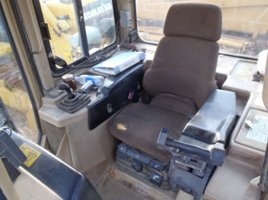 CAT D5M   ปี2000  1**** ชม. ใครหาอยู่ติดต่อมาได้เลยนะครับ