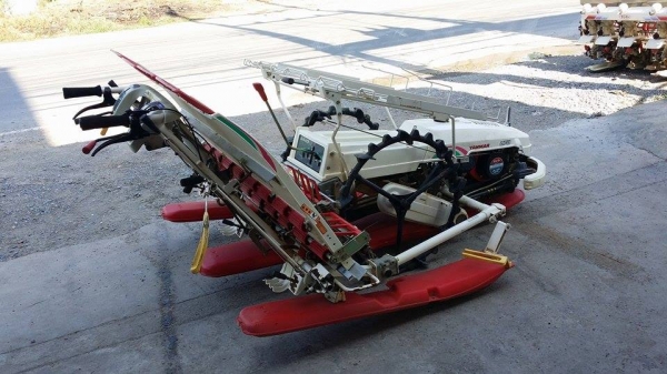 รถดำนา YANMAR รุ่น AP400 เก่าญี่ปุ่น  ดำนา 4 แถว  ขนาดกระทัดรัด สภาพสวยมาก  เครื่องยนต์ติดง่าย สภาพพร้อมใช้งาน