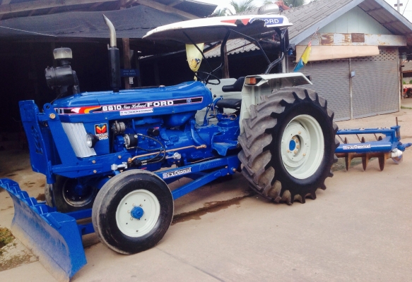 ขายรถไถฟอร์ด6600พร้อมผาน7เเละใบดันหน้ายี่ห้อCMTรถสวยพร้อมใช้งานครับ