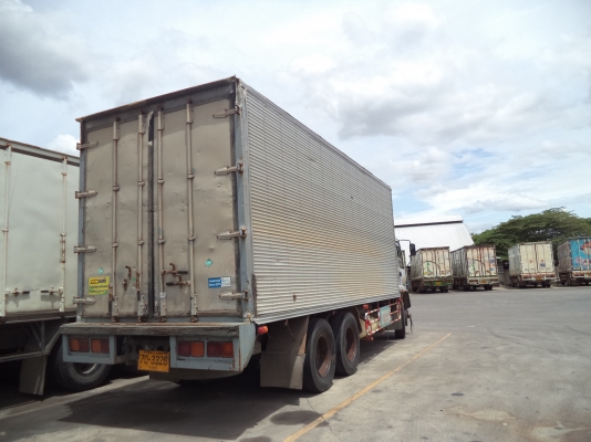 ขายด่วน รถบรรทุก 10 ล้อตู้ ISUZU (มีเล่มพร้อมโอน)